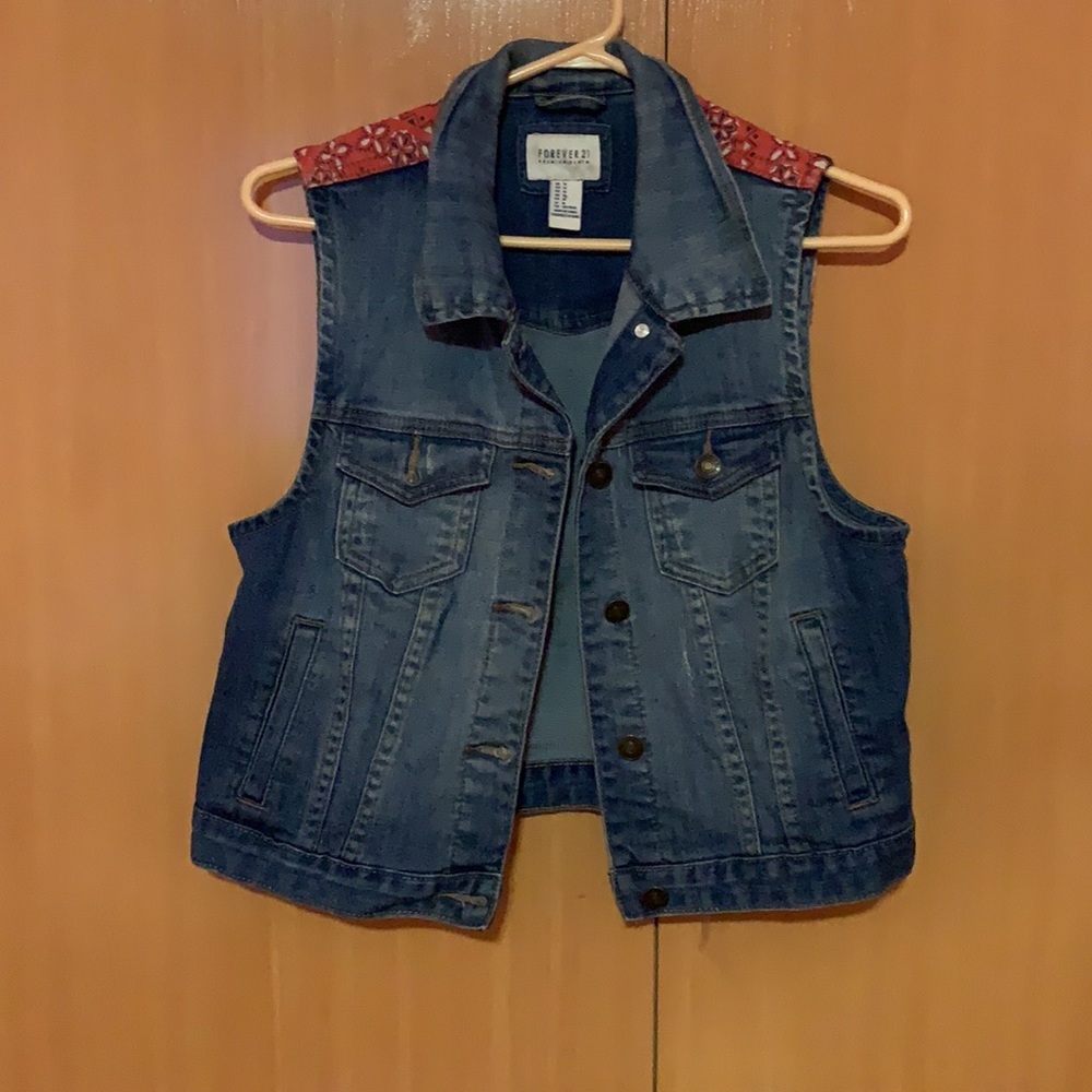 Jeans jacket (no sleeves)